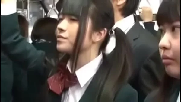 Extraño seduce y coje a colegiala en el bus 4